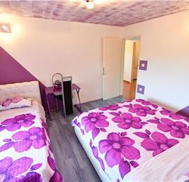 3 Bedroom Villa with Pool & Tennis Court near Sinj, sleeps 8